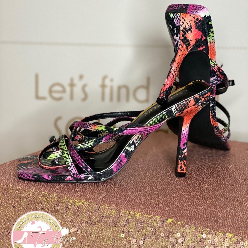 Heels - Picture 2 of 3